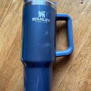 EUC midnight pearlescent Stanley 40 oz